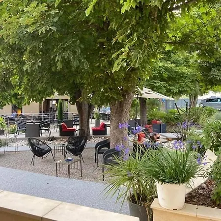Les Alpes Hotel