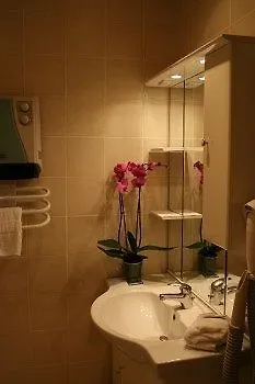 Les Alpes Hotel