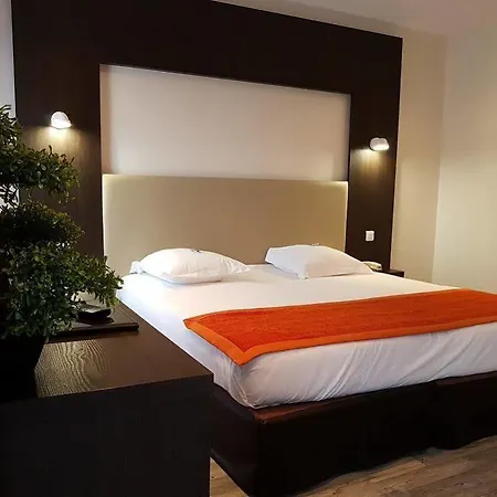 Les Alpes Hotel